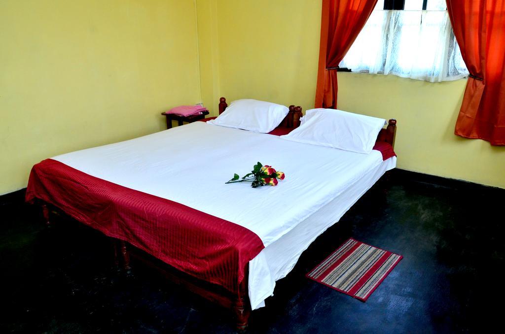 The Garden Rest Hotel Канди Стая снимка