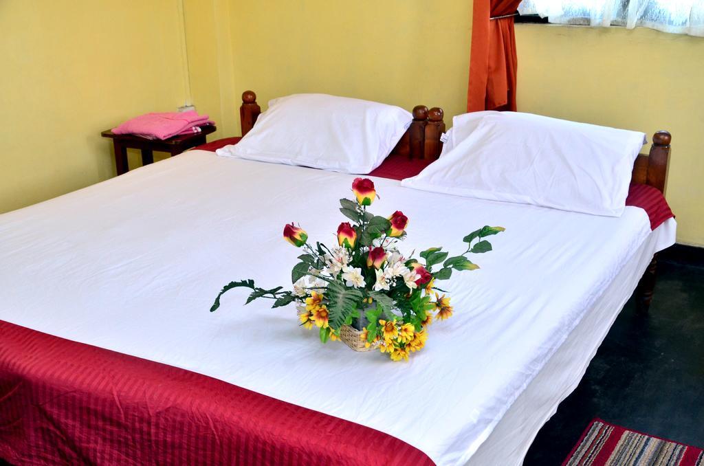 The Garden Rest Hotel Канди Стая снимка