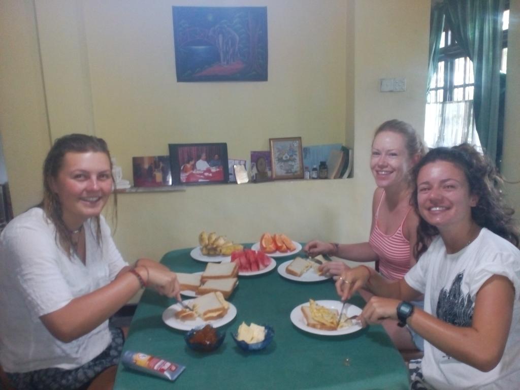 The Garden Rest Hotel Канди Екстериор снимка